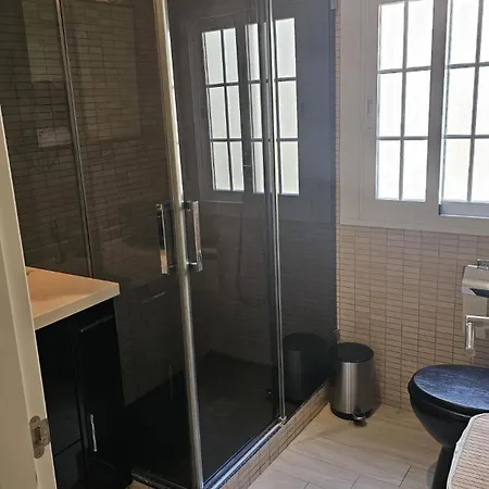 Stylish Old Town Apartment *