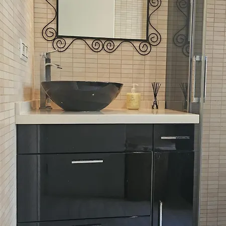 Stylish Old Town Apartment *